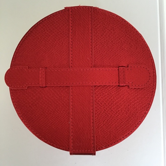 Elizabeth Arden round structured red makeup/cosmetics case - Picture 4 of 6